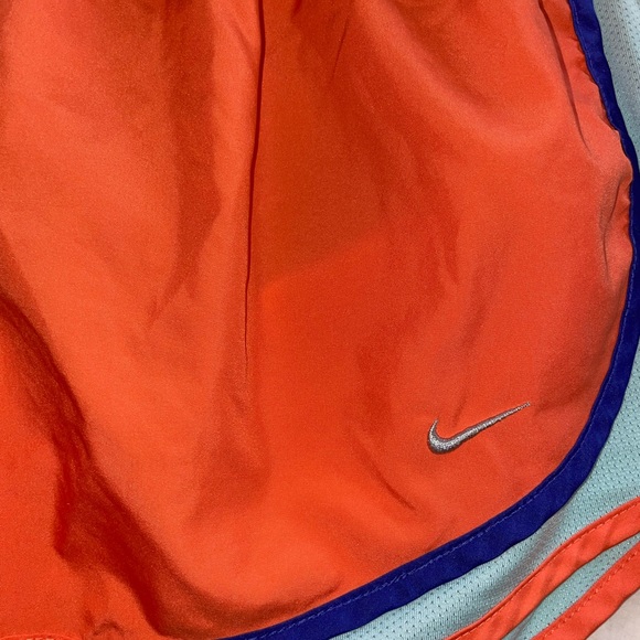 Women’s Nike shorts size L - Picture 2 of 3